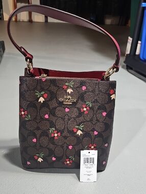 Coach C7975 Brown/Multi Signature Heart Petal Print Small Town Bucket Bag NWT